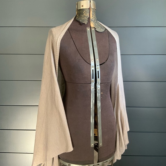 🎉Neutral Wrap/Kimono - Picture 3 of 12